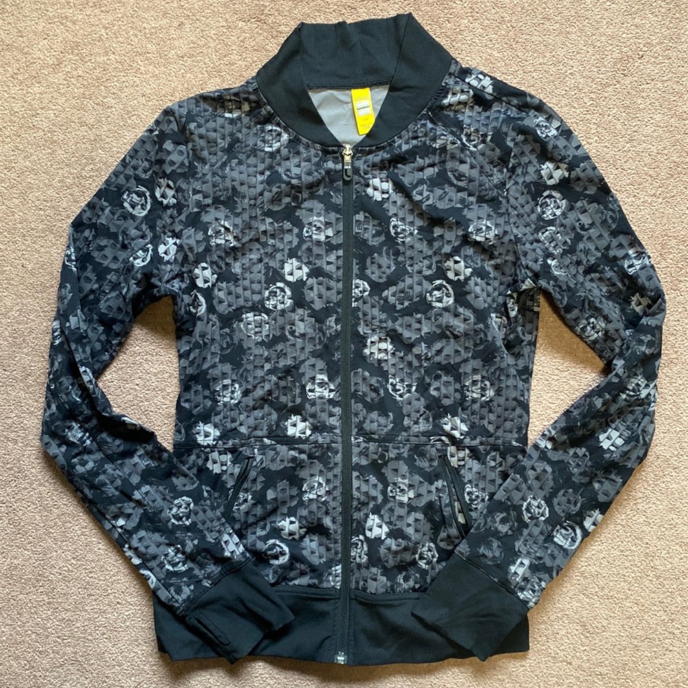 Lolë zip up